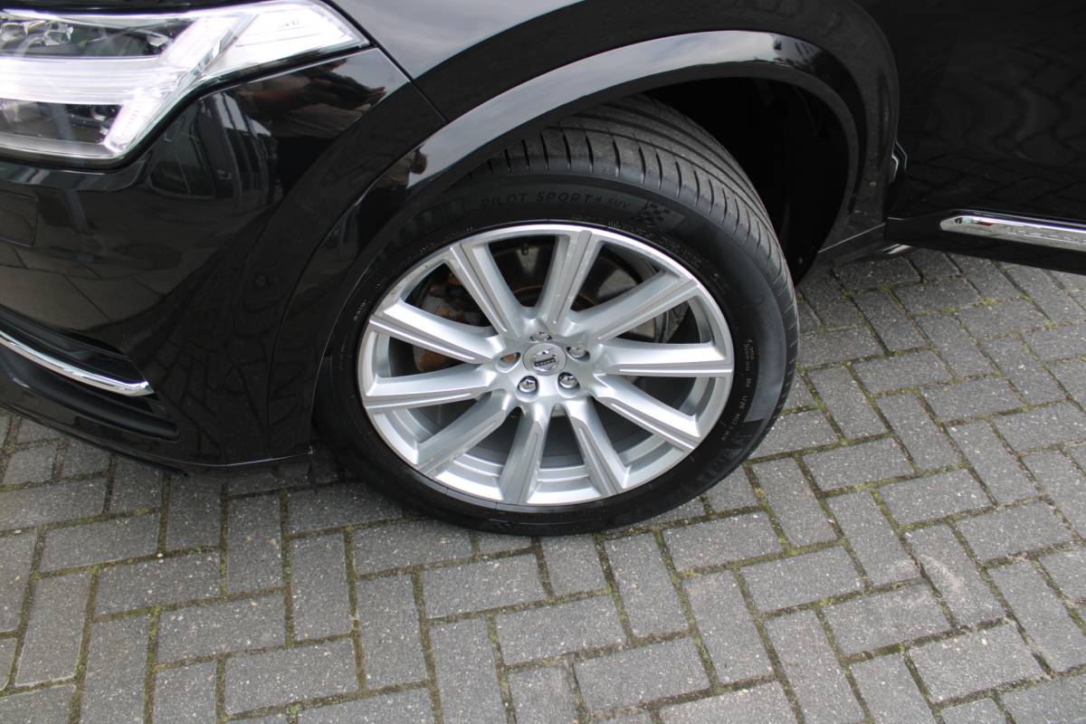 Volvo XC90 Volvo XC90 T5 AWD Inscription 7P. | Trekhaak | Head up | Schuif/kantel dak | Camera achter | Memory seats | Stoel & stuurverwarming | Stoelverkoeling |