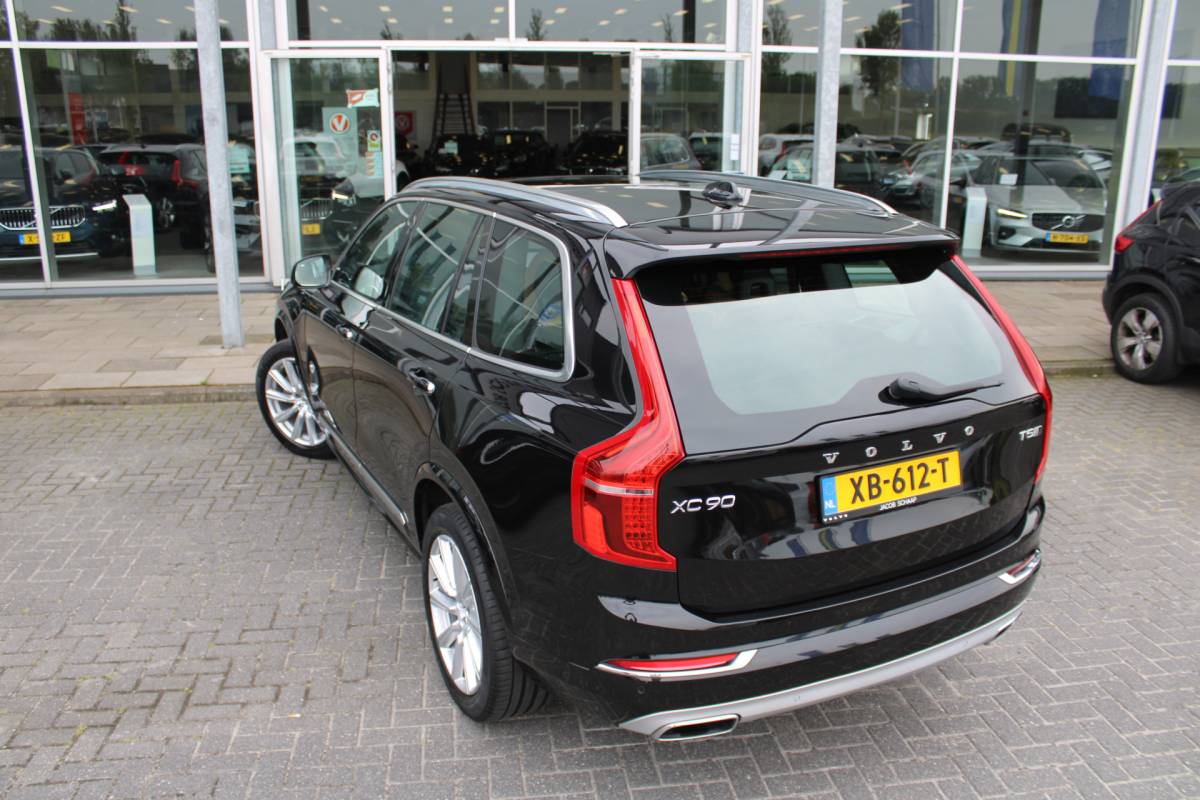 Volvo XC90 Volvo XC90 T5 AWD Inscription 7P. | Trekhaak | Head up | Schuif/kantel dak | Camera achter | Memory seats | Stoel & stuurverwarming | Stoelverkoeling |