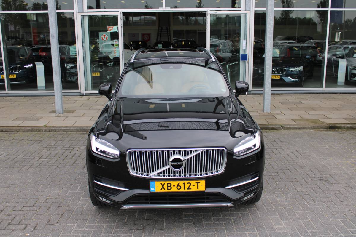 Volvo XC90 Volvo XC90 T5 AWD Inscription 7P. | Trekhaak | Head up | Schuif/kantel dak | Camera achter | Memory seats | Stoel & stuurverwarming | Stoelverkoeling |