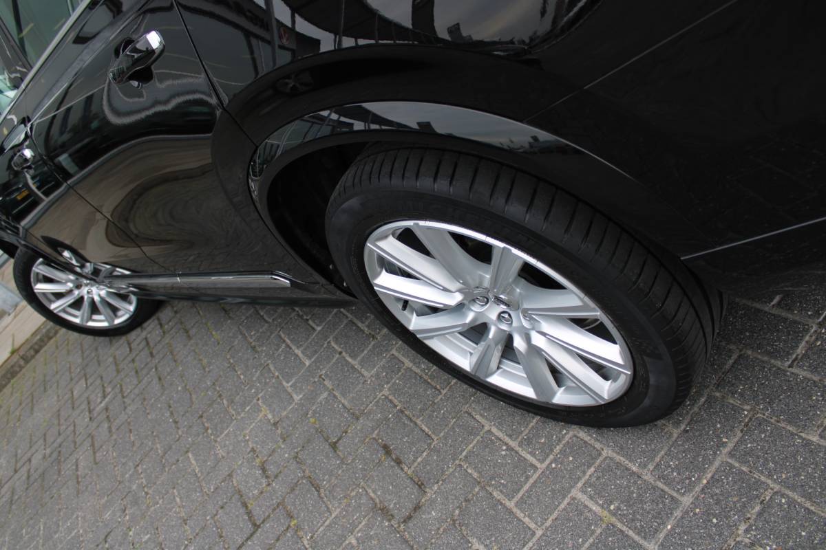 Volvo XC90 Volvo XC90 T5 AWD Inscription 7P. | Trekhaak | Head up | Schuif/kantel dak | Camera achter | Memory seats | Stoel & stuurverwarming | Stoelverkoeling |