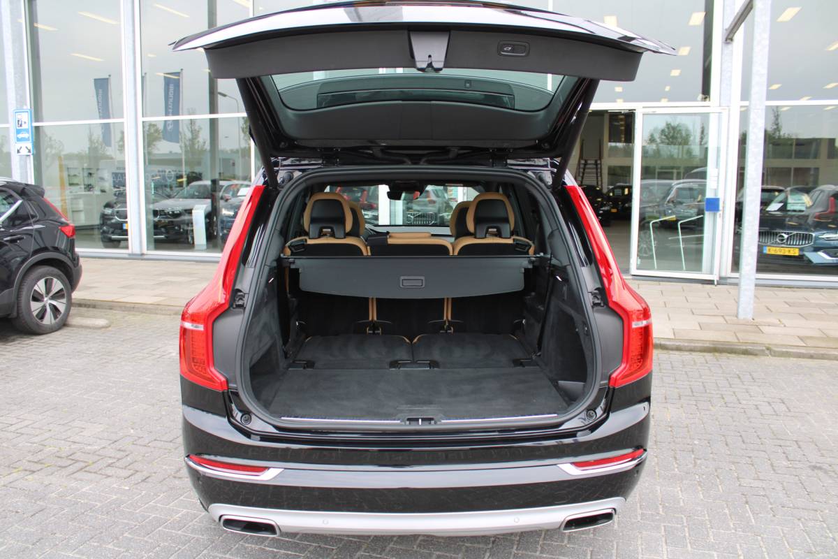 Volvo XC90 Volvo XC90 T5 AWD Inscription 7P. | Trekhaak | Head up | Schuif/kantel dak | Camera achter | Memory seats | Stoel & stuurverwarming | Stoelverkoeling |