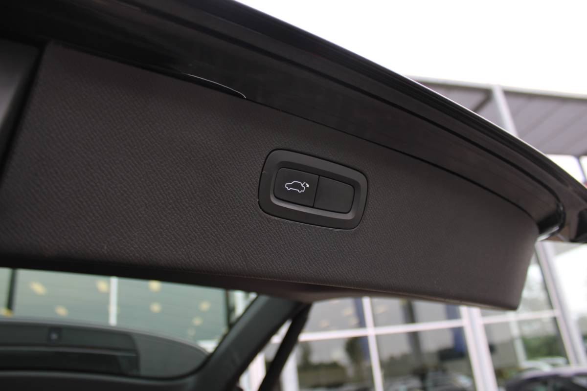 Volvo XC90 Volvo XC90 T5 AWD Inscription 7P. | Trekhaak | Head up | Schuif/kantel dak | Camera achter | Memory seats | Stoel & stuurverwarming | Stoelverkoeling |