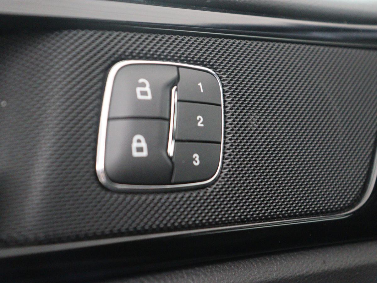 Ford Mondeo Ford Mondeo Wagon 2.0 IVCT HEV St-Line | Leder/alcantara | Memory | Cruise control | Dodehoek detectie | Stuur/stoel verwarming | Achterbank verwarming | Carplay | Camera | Park assist | Elektrische achterklep