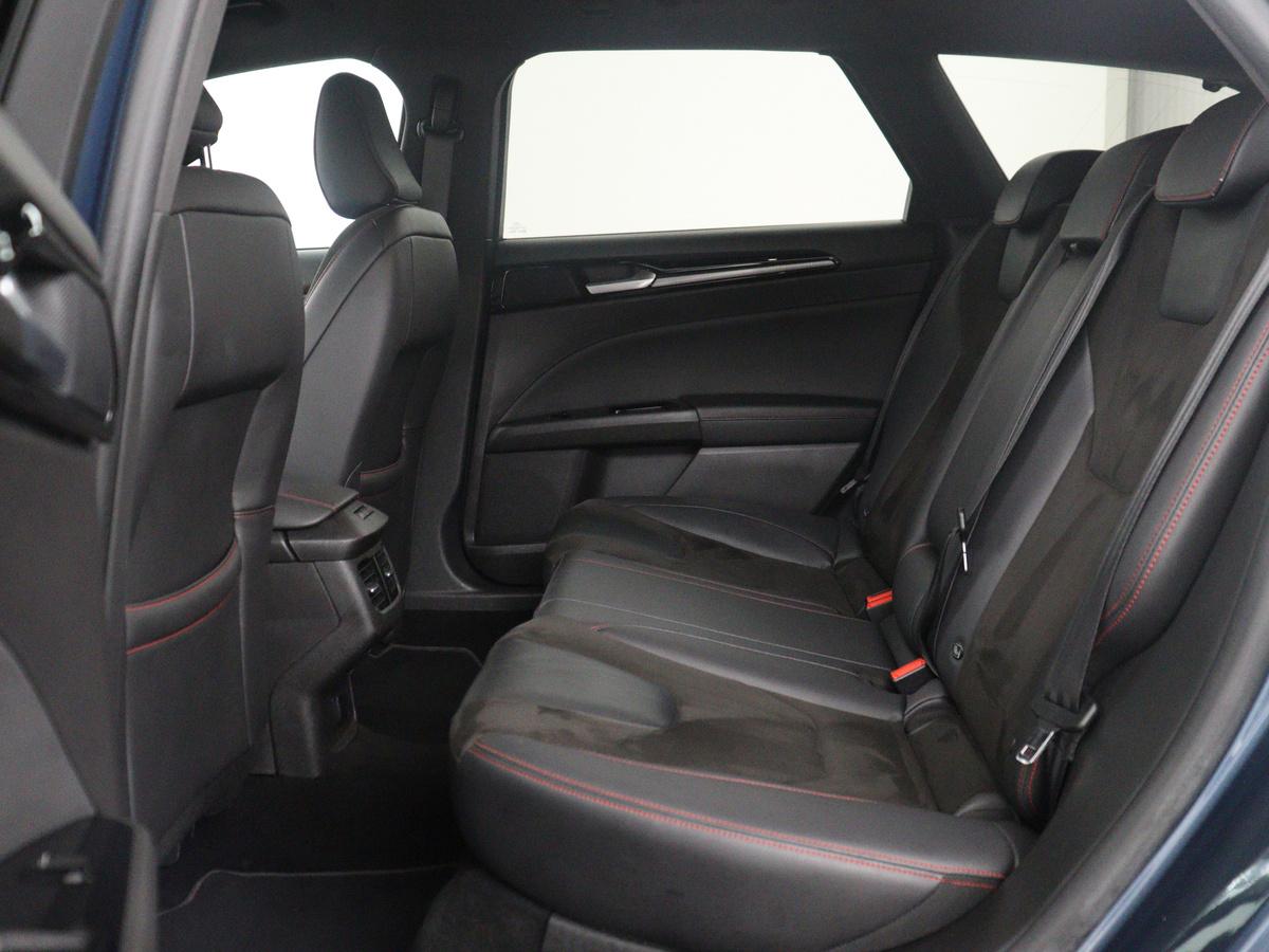 Ford Mondeo Ford Mondeo Wagon 2.0 IVCT HEV St-Line | Leder/alcantara | Memory | Cruise control | Dodehoek detectie | Stuur/stoel verwarming | Achterbank verwarming | Carplay | Camera | Park assist | Elektrische achterklep