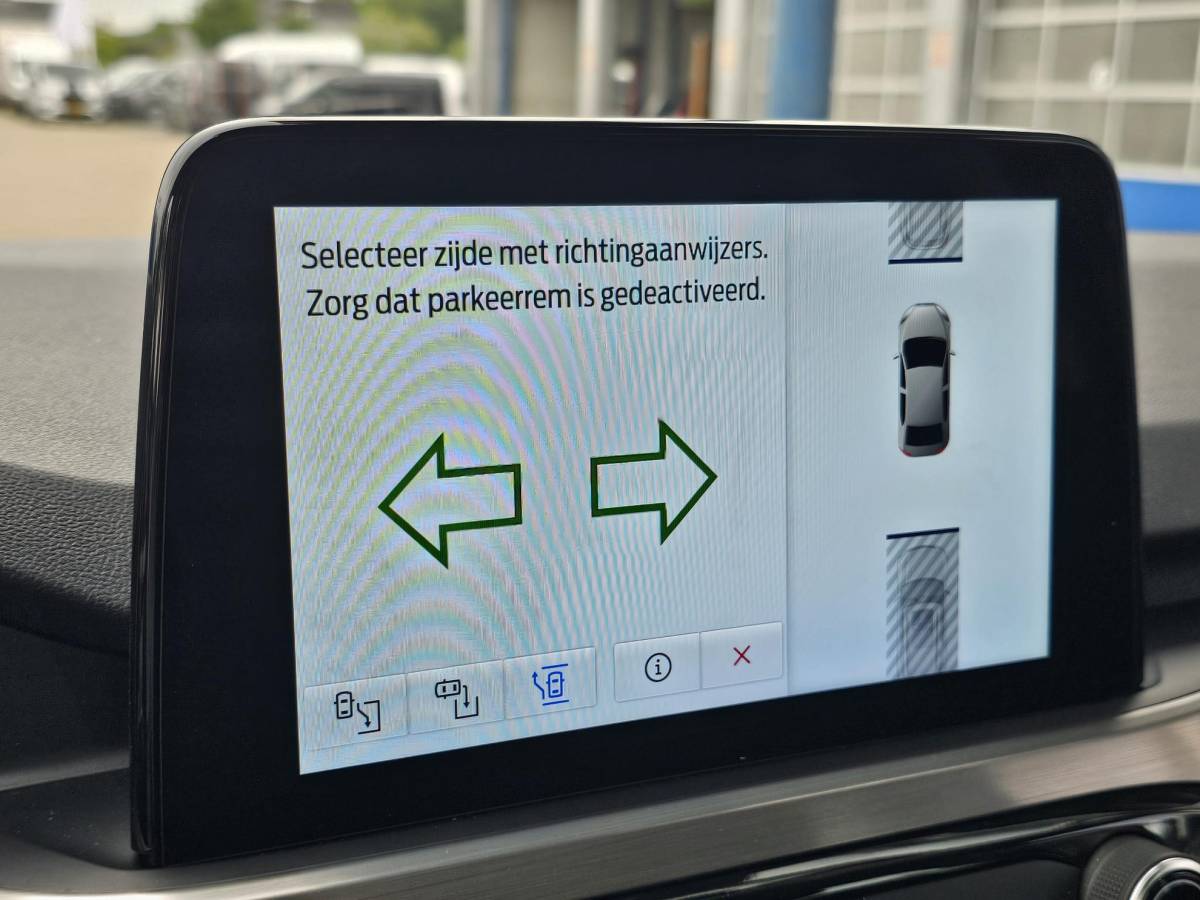 Ford Kuga Ford Kuga 2.5 PHEV Titanium | Adaptive cruise control | Camera | Dodehoeksensoren | Head up display | Koplampen adaptief