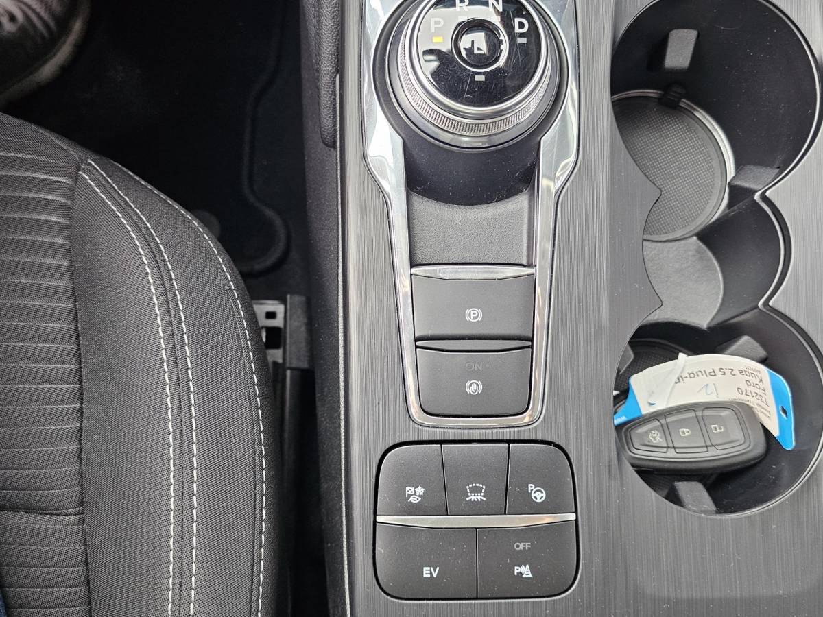 Ford Kuga Ford Kuga 2.5 PHEV Titanium | Adaptive cruise control | Camera | Dodehoeksensoren | Head up display | Koplampen adaptief