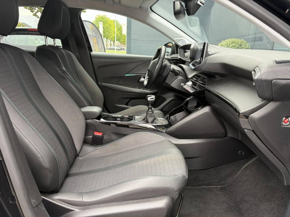 Peugeot 208 Peugeot 208 1.2 PureTech Allure ✓2e Eigenaar✓102pk✓360 ° Camera✓Carplay✓Pano✓Clima✓Cruise✓Lm velgen✓Halfleder✓Pdc V+A✓Recent beurt gehad✓Dealer Onderhouden✓6 Bak✓N.A.P✓Apk tot 07-2028