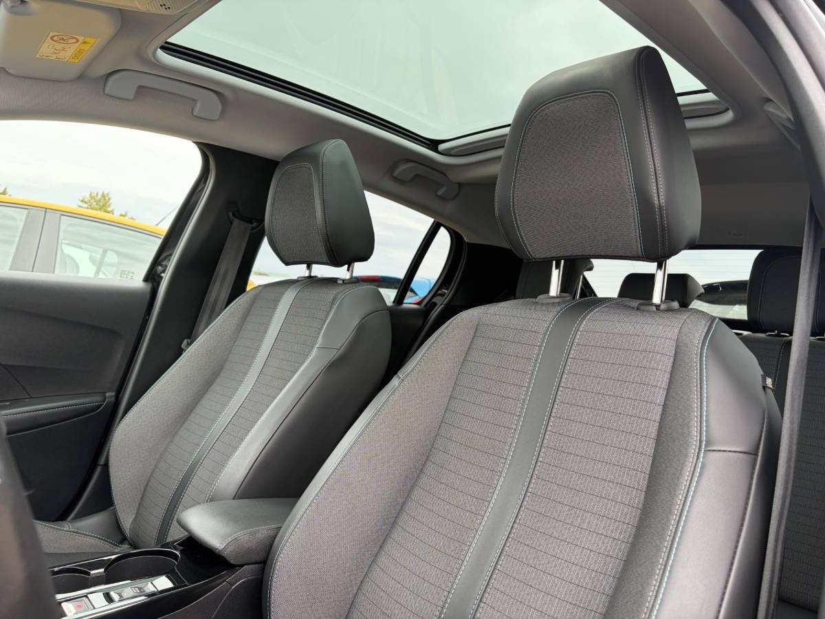 Peugeot 208 Peugeot 208 1.2 PureTech Allure ✓2e Eigenaar✓102pk✓360 ° Camera✓Carplay✓Pano✓Clima✓Cruise✓Lm velgen✓Halfleder✓Pdc V+A✓Recent beurt gehad✓Dealer Onderhouden✓6 Bak✓N.A.P✓Apk tot 07-2028