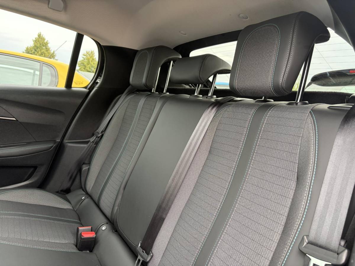 Peugeot 208 Peugeot 208 1.2 PureTech Allure ✓2e Eigenaar✓102pk✓360 ° Camera✓Carplay✓Pano✓Clima✓Cruise✓Lm velgen✓Halfleder✓Pdc V+A✓Recent beurt gehad✓Dealer Onderhouden✓6 Bak✓N.A.P✓Apk tot 07-2028