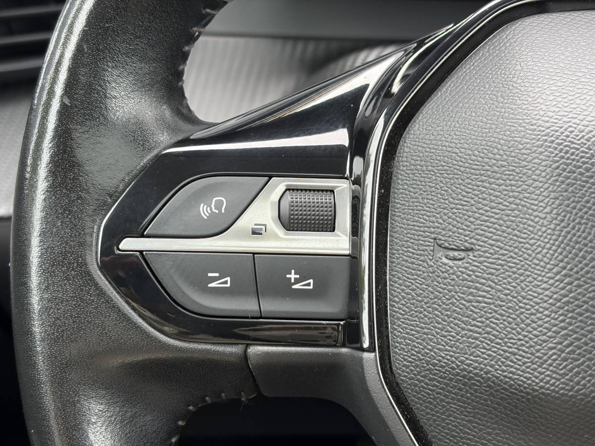 Peugeot 208 Peugeot 208 1.2 PureTech Allure ✓2e Eigenaar✓102pk✓360 ° Camera✓Carplay✓Pano✓Clima✓Cruise✓Lm velgen✓Halfleder✓Pdc V+A✓Recent beurt gehad✓Dealer Onderhouden✓6 Bak✓N.A.P✓Apk tot 07-2028