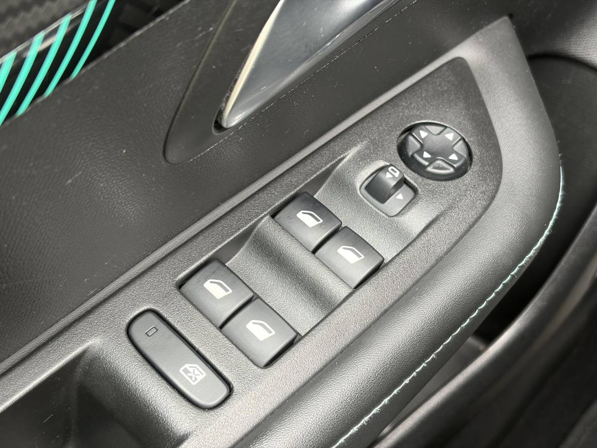Peugeot 208 Peugeot 208 1.2 PureTech Allure ✓2e Eigenaar✓102pk✓360 ° Camera✓Carplay✓Pano✓Clima✓Cruise✓Lm velgen✓Halfleder✓Pdc V+A✓Recent beurt gehad✓Dealer Onderhouden✓6 Bak✓N.A.P✓Apk tot 07-2028