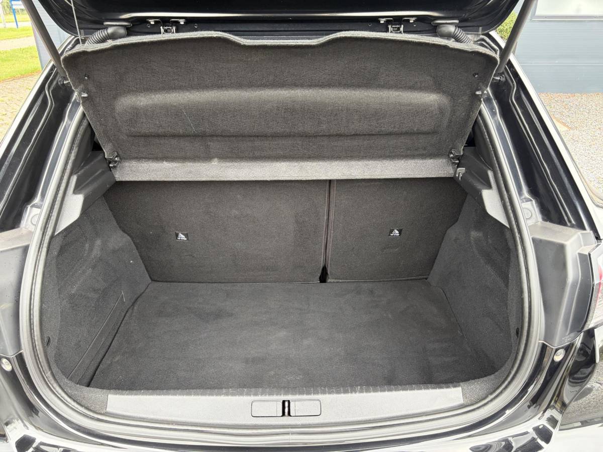 Peugeot 208 Peugeot 208 1.2 PureTech Allure ✓2e Eigenaar✓102pk✓360 ° Camera✓Carplay✓Pano✓Clima✓Cruise✓Lm velgen✓Halfleder✓Pdc V+A✓Recent beurt gehad✓Dealer Onderhouden✓6 Bak✓N.A.P✓Apk tot 07-2028