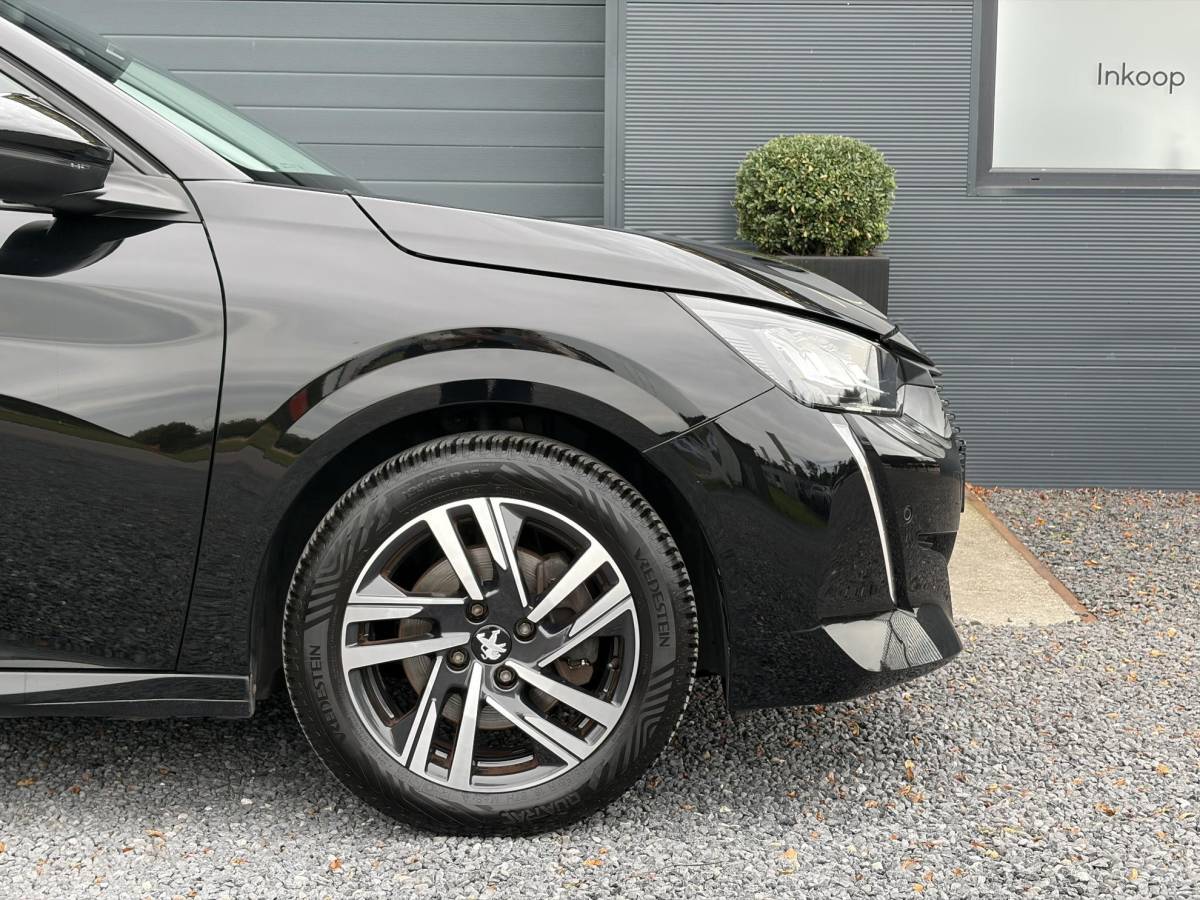 Peugeot 208 Peugeot 208 1.2 PureTech Allure ✓2e Eigenaar✓102pk✓360 ° Camera✓Carplay✓Pano✓Clima✓Cruise✓Lm velgen✓Halfleder✓Pdc V+A✓Recent beurt gehad✓Dealer Onderhouden✓6 Bak✓N.A.P✓Apk tot 07-2028
