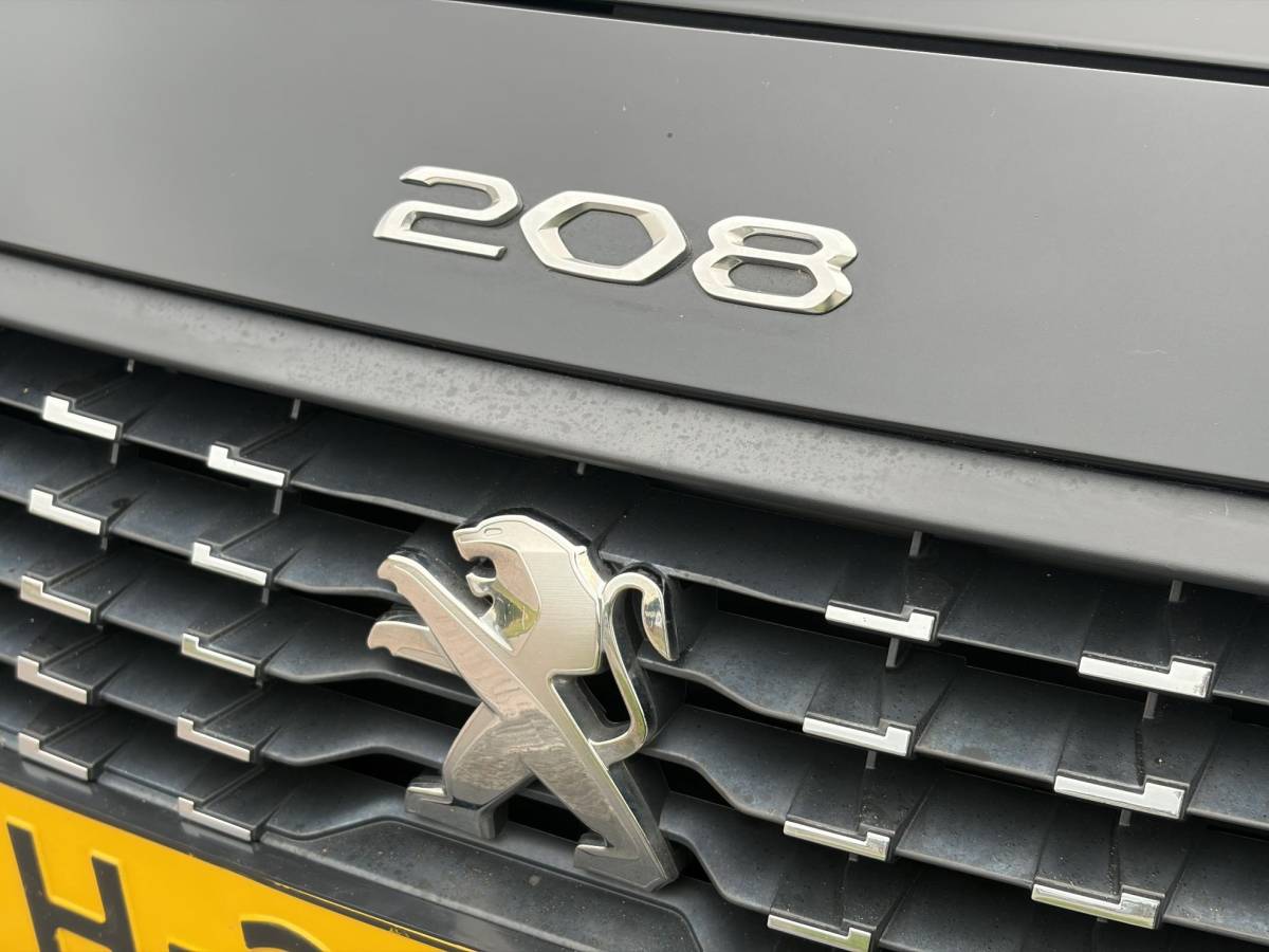Peugeot 208 Peugeot 208 1.2 PureTech Allure ✓2e Eigenaar✓102pk✓360 ° Camera✓Carplay✓Pano✓Clima✓Cruise✓Lm velgen✓Halfleder✓Pdc V+A✓Recent beurt gehad✓Dealer Onderhouden✓6 Bak✓N.A.P✓Apk tot 07-2028