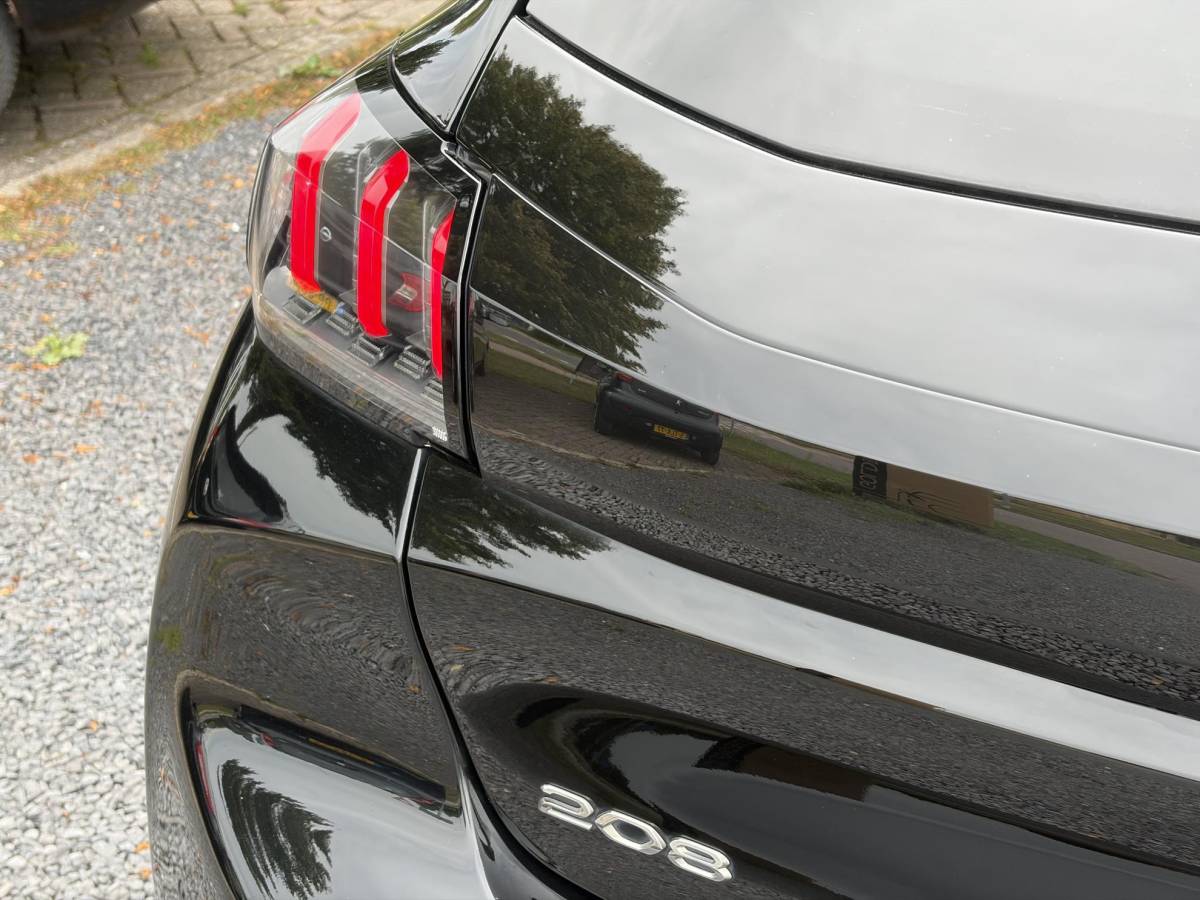 Peugeot 208 Peugeot 208 1.2 PureTech Allure ✓2e Eigenaar✓102pk✓360 ° Camera✓Carplay✓Pano✓Clima✓Cruise✓Lm velgen✓Halfleder✓Pdc V+A✓Recent beurt gehad✓Dealer Onderhouden✓6 Bak✓N.A.P✓Apk tot 07-2028
