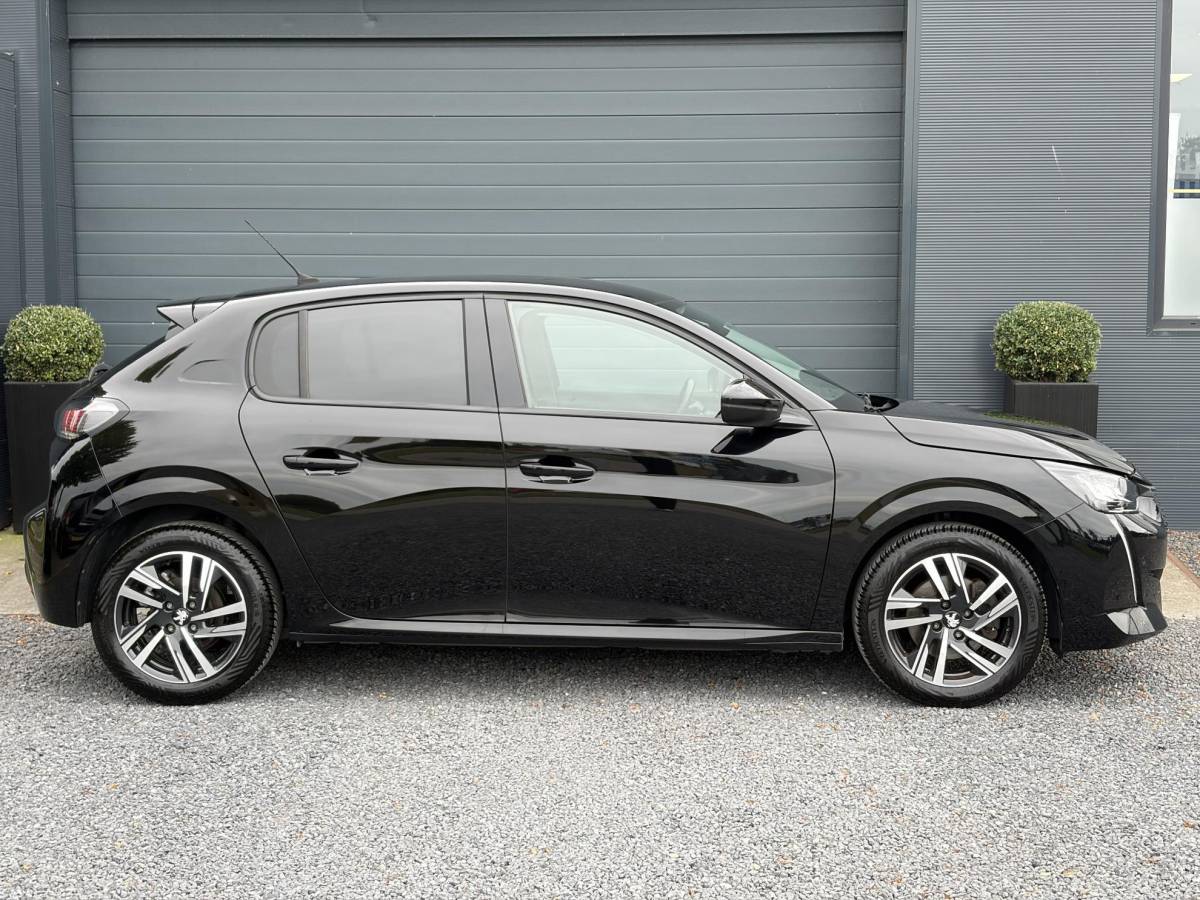 Peugeot 208 Peugeot 208 1.2 PureTech Allure ✓2e Eigenaar✓102pk✓360 ° Camera✓Carplay✓Pano✓Clima✓Cruise✓Lm velgen✓Halfleder✓Pdc V+A✓Recent beurt gehad✓Dealer Onderhouden✓6 Bak✓N.A.P✓Apk tot 07-2028