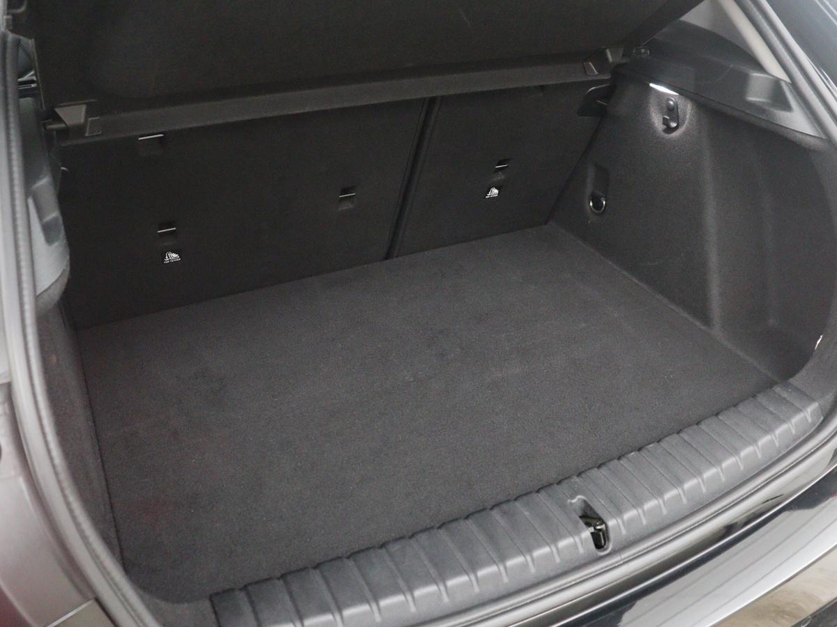 BMW 1 Serie BMW 1-serie 118i Business Edition | Half leder | Cruise control | Stoelverwarming | Navigatie | Carplay | Park assist | Climate control | Virtual dashboard | 17″ velgen
