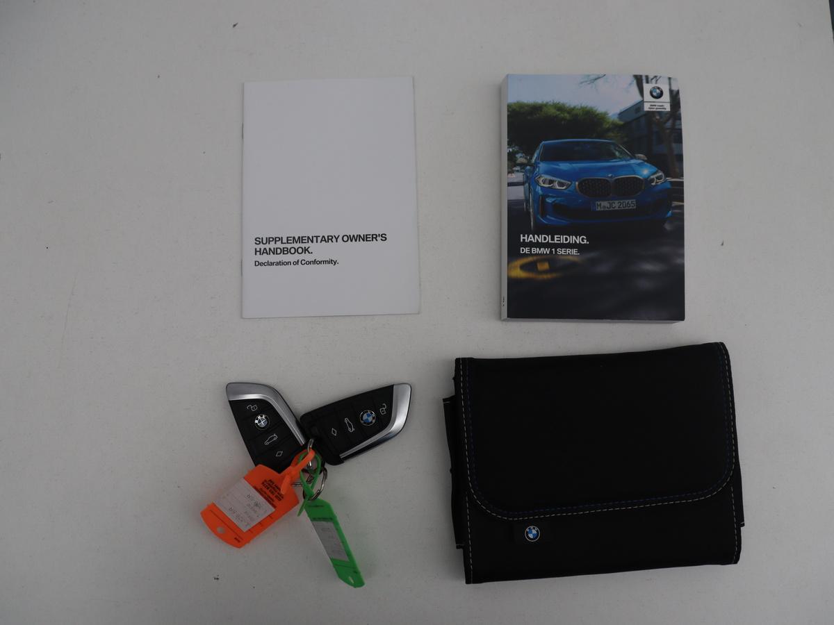 BMW 1 Serie BMW 1-serie 118i Business Edition | Half leder | Cruise control | Stoelverwarming | Navigatie | Carplay | Park assist | Climate control | Virtual dashboard | 17″ velgen