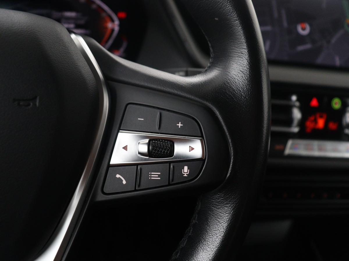 BMW 1 Serie BMW 1-serie 118i Business Edition | Half leder | Cruise control | Stoelverwarming | Navigatie | Carplay | Park assist | Climate control | Virtual dashboard | 17″ velgen