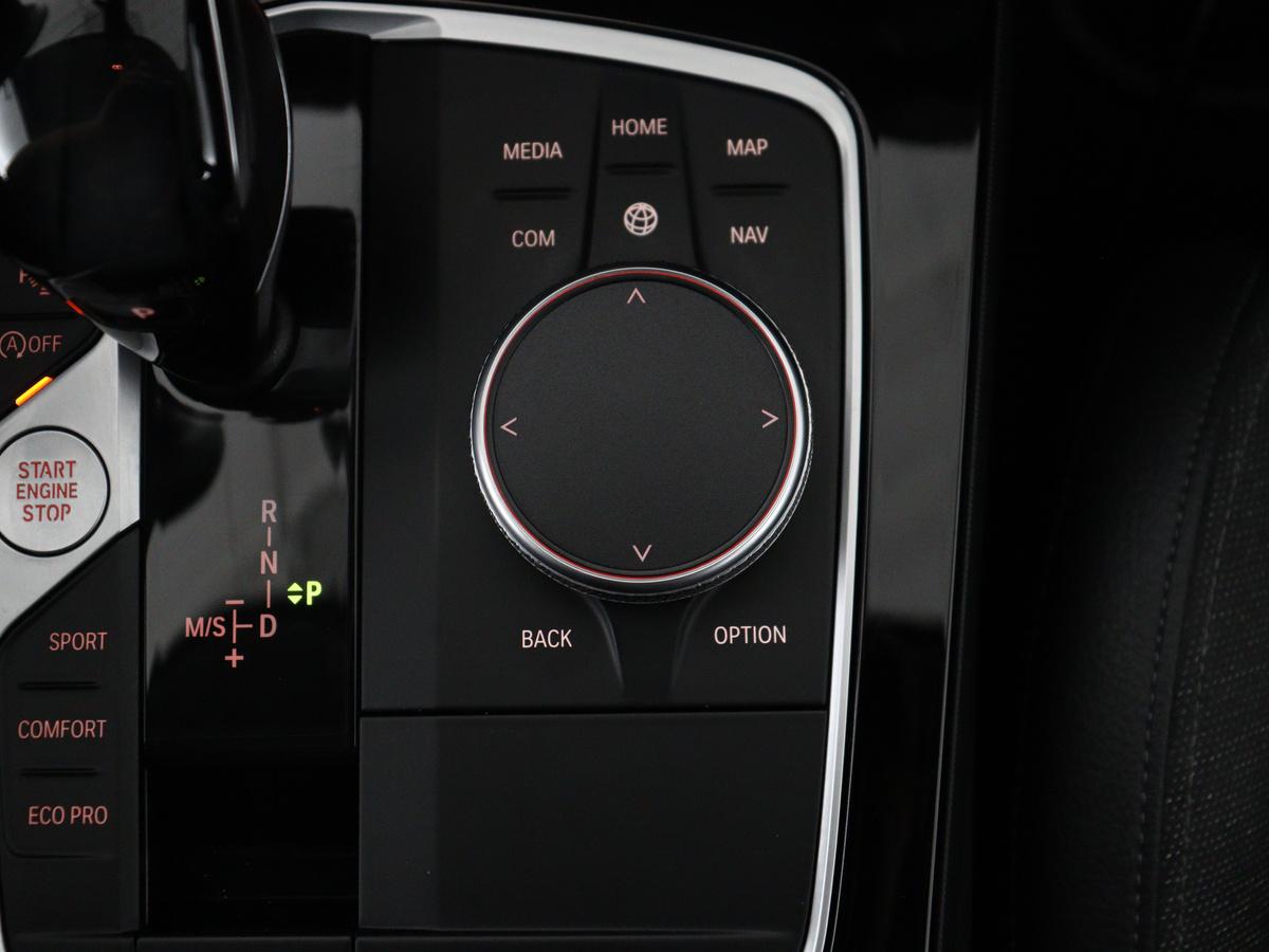 BMW 1 Serie BMW 1-serie 118i Business Edition | Half leder | Cruise control | Stoelverwarming | Navigatie | Carplay | Park assist | Climate control | Virtual dashboard | 17″ velgen