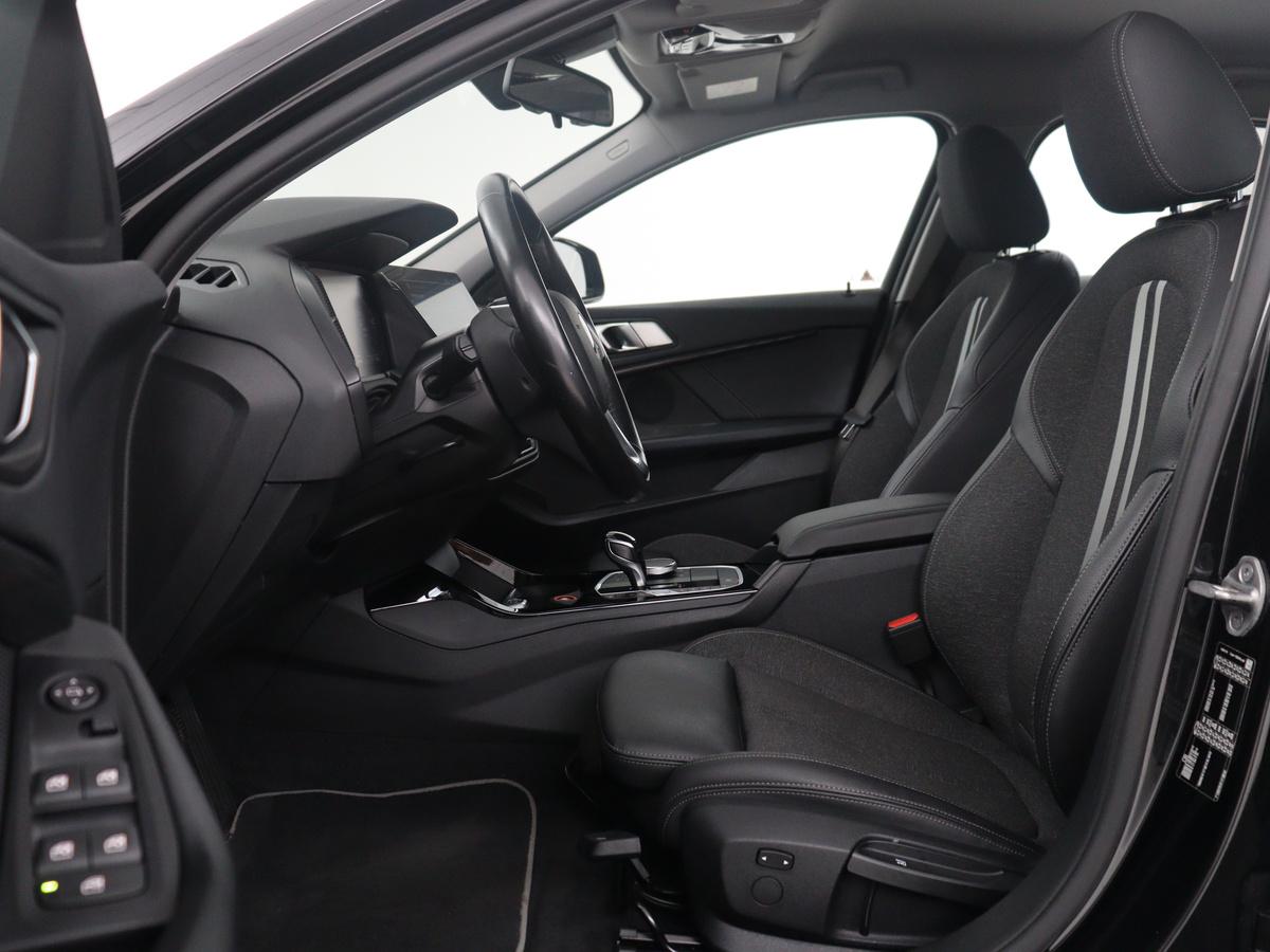 BMW 1 Serie BMW 1-serie 118i Business Edition | Half leder | Cruise control | Stoelverwarming | Navigatie | Carplay | Park assist | Climate control | Virtual dashboard | 17″ velgen
