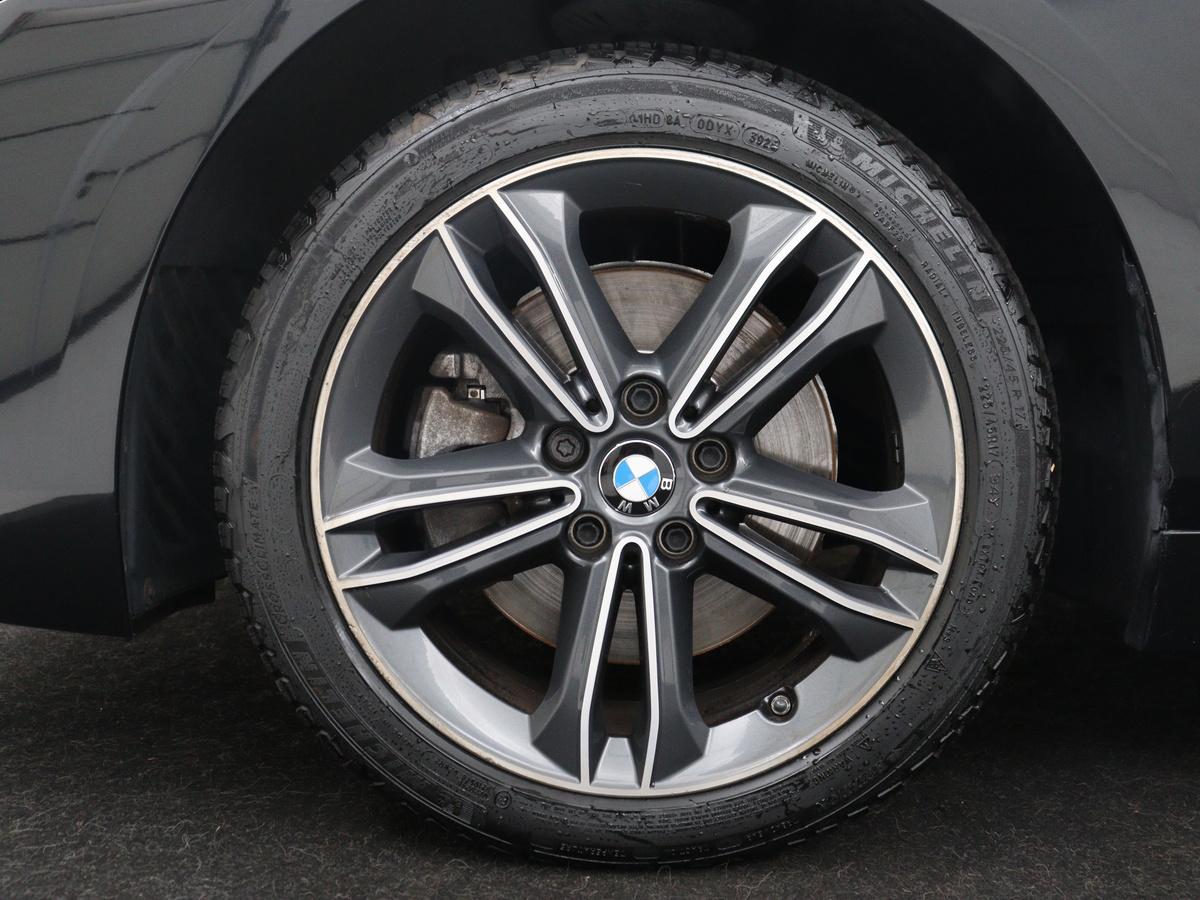 BMW 1 Serie BMW 1-serie 118i Business Edition | Half leder | Cruise control | Stoelverwarming | Navigatie | Carplay | Park assist | Climate control | Virtual dashboard | 17″ velgen
