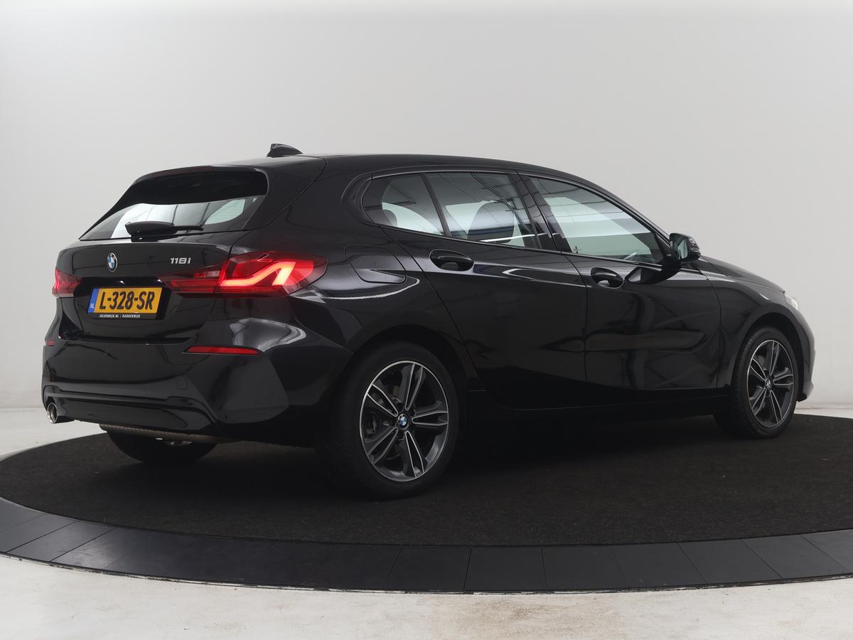 BMW 1 Serie BMW 1-serie 118i Business Edition | Half leder | Cruise control | Stoelverwarming | Navigatie | Carplay | Park assist | Climate control | Virtual dashboard | 17″ velgen