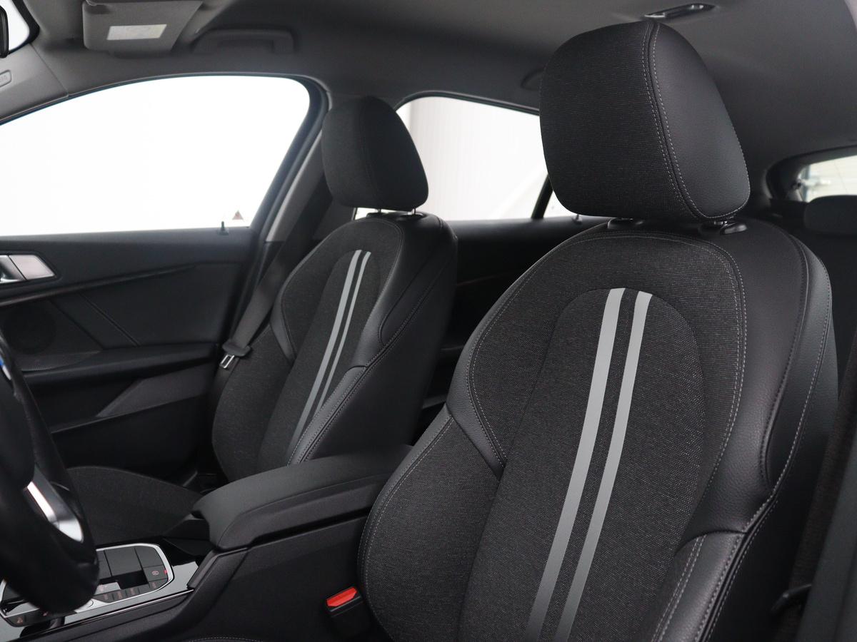 BMW 1 Serie BMW 1-serie 118i Business Edition | Half leder | Cruise control | Stoelverwarming | Navigatie | Carplay | Park assist | Climate control | Virtual dashboard | 17″ velgen