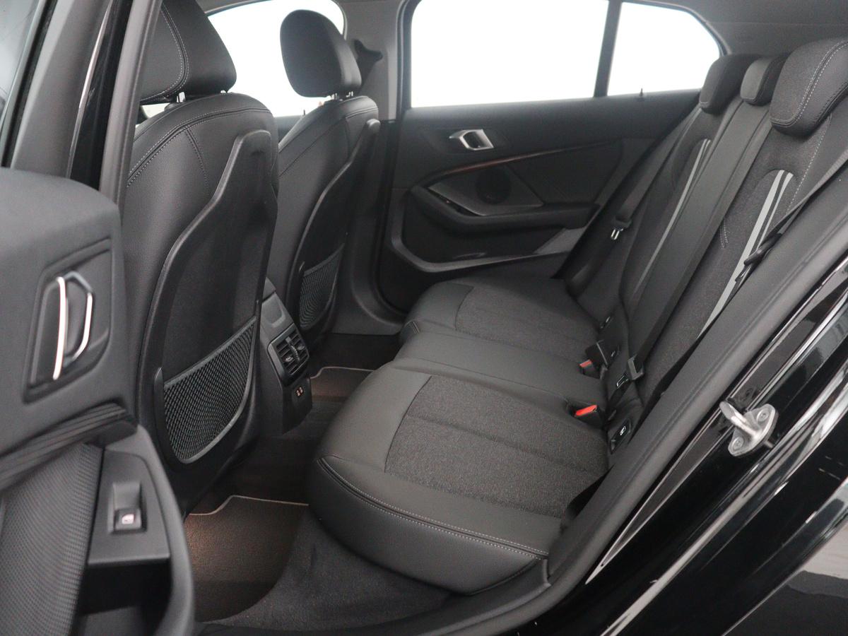 BMW 1 Serie BMW 1-serie 118i Business Edition | Half leder | Cruise control | Stoelverwarming | Navigatie | Carplay | Park assist | Climate control | Virtual dashboard | 17″ velgen