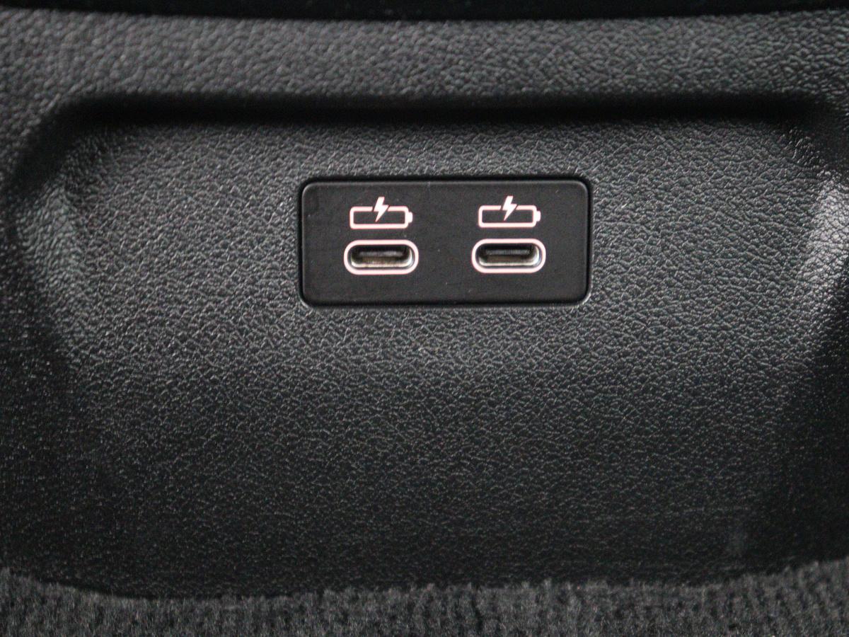 BMW 1 Serie BMW 1-serie 118i Business Edition | Half leder | Cruise control | Stoelverwarming | Navigatie | Carplay | Park assist | Climate control | Virtual dashboard | 17″ velgen
