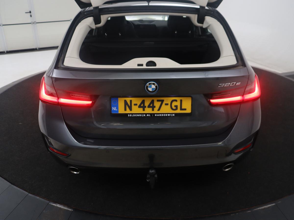 BMW 3 Serie BMW 3-serie Touring 320e Business Edition Plus | SOH 84,2% | Leder | Cruise control |  Stoelverwarming | Climate control | 3 zone klimaat | Navigatie | Bluetooth | Elektrische achterklep | Trekhaak