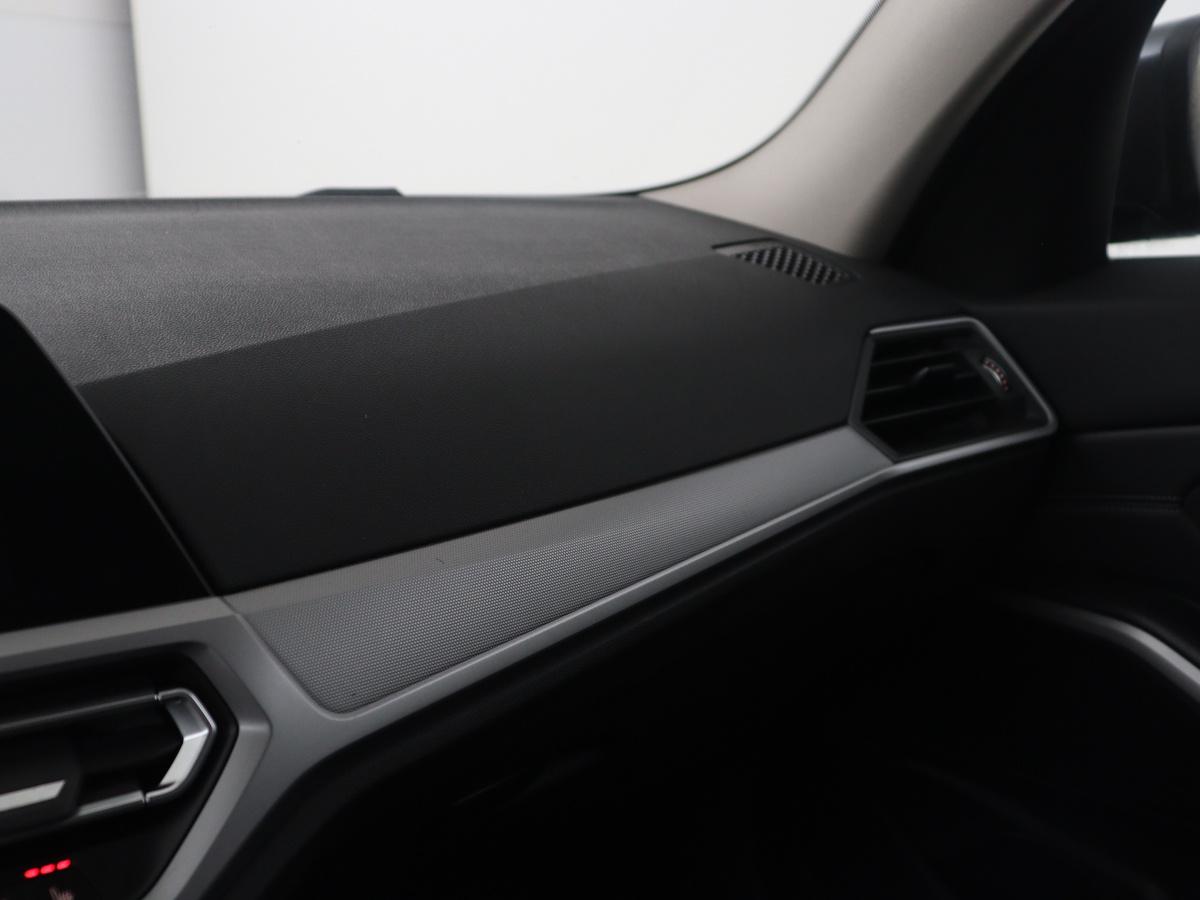 BMW 3 Serie BMW 3-serie Touring 320e Business Edition Plus | SOH 84,2% | Leder | Cruise control |  Stoelverwarming | Climate control | 3 zone klimaat | Navigatie | Bluetooth | Elektrische achterklep | Trekhaak