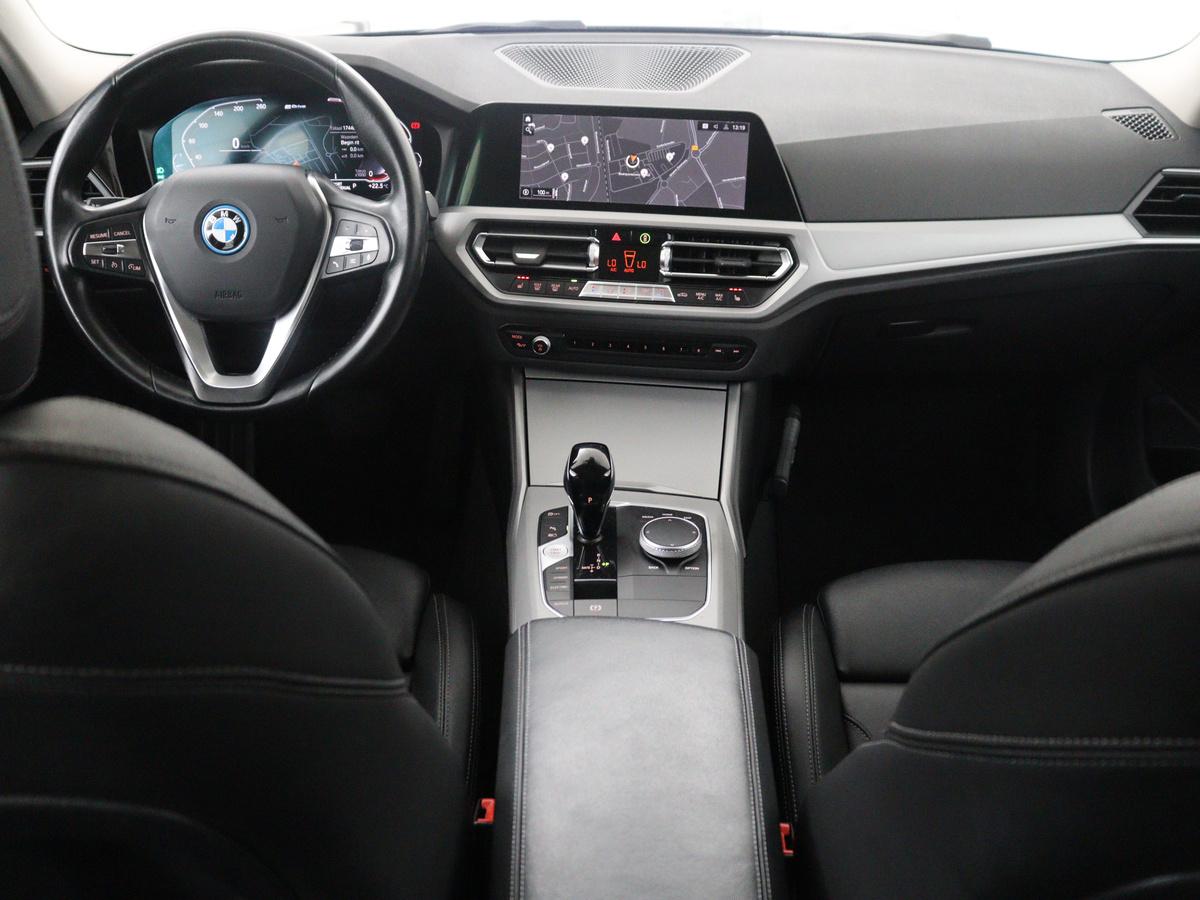 BMW 3 Serie BMW 3-serie Touring 320e Business Edition Plus | SOH 84,2% | Leder | Cruise control |  Stoelverwarming | Climate control | 3 zone klimaat | Navigatie | Bluetooth | Elektrische achterklep | Trekhaak