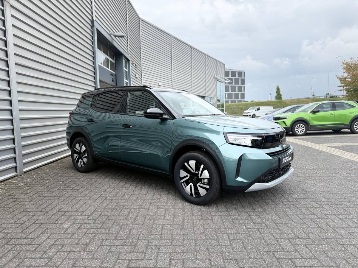 Opel Frontera Opel Frontera 1.2 Turbo Hybrid Ultimate 7p. NIEUWE AUTO!! | Stuurverwarming | Stoelverwarming | Draadloosopladen tel | PDC | Camera achter | Dodehoek detectie | Keyless entry | Keyless start | 7 Persoons auto!!