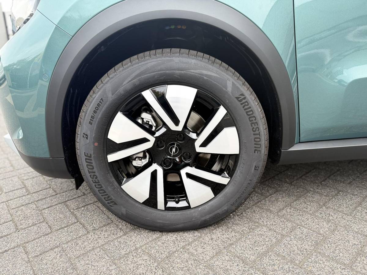 Opel Frontera Opel Frontera 1.2 Turbo Hybrid Ultimate 7p. NIEUWE AUTO!! | Stuurverwarming | Stoelverwarming | Draadloosopladen tel | PDC | Camera achter | Dodehoek detectie | Keyless entry | Keyless start | 7 Persoons auto!!