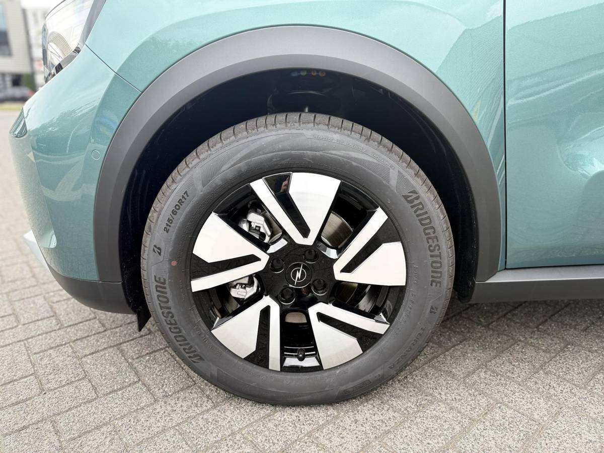 Opel Frontera Opel Frontera 1.2 Turbo Hybrid Ultimate 7p. NIEUWE AUTO!! | Stuurverwarming | Stoelverwarming | Draadloosopladen tel | PDC | Camera achter | Dodehoek detectie | Keyless entry | Keyless start | 7 Persoons auto!!