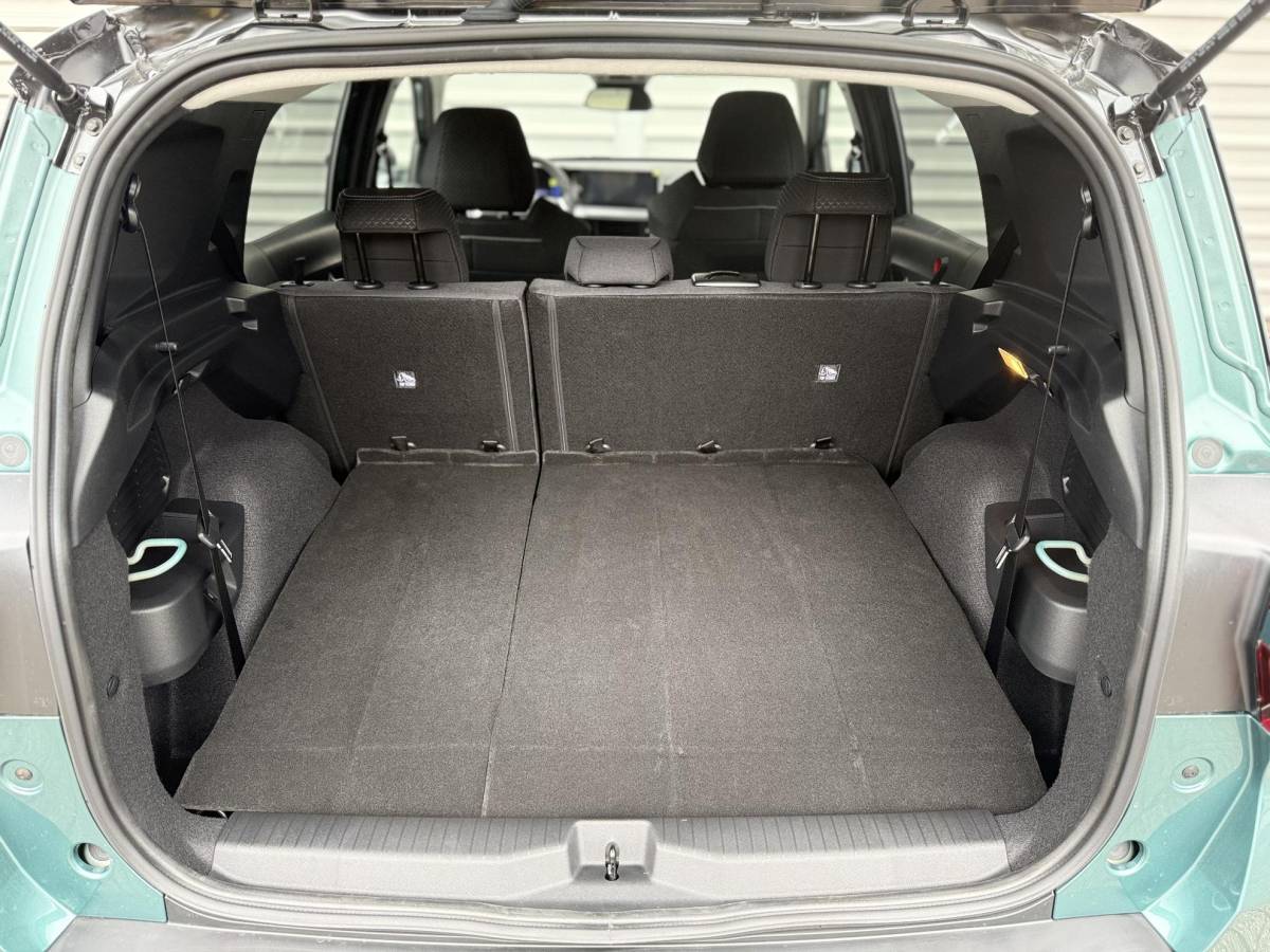 Opel Frontera Opel Frontera 1.2 Turbo Hybrid Ultimate 7p. NIEUWE AUTO!! | Stuurverwarming | Stoelverwarming | Draadloosopladen tel | PDC | Camera achter | Dodehoek detectie | Keyless entry | Keyless start | 7 Persoons auto!!