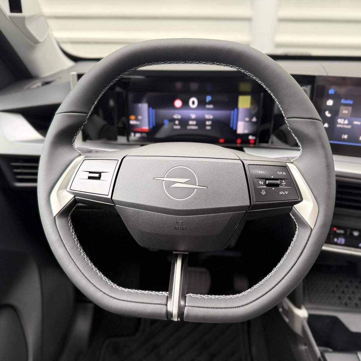 Opel Frontera Opel Frontera 1.2 Turbo Hybrid Ultimate 7p. NIEUWE AUTO!! | Stuurverwarming | Stoelverwarming | Draadloosopladen tel | PDC | Camera achter | Dodehoek detectie | Keyless entry | Keyless start | 7 Persoons auto!!
