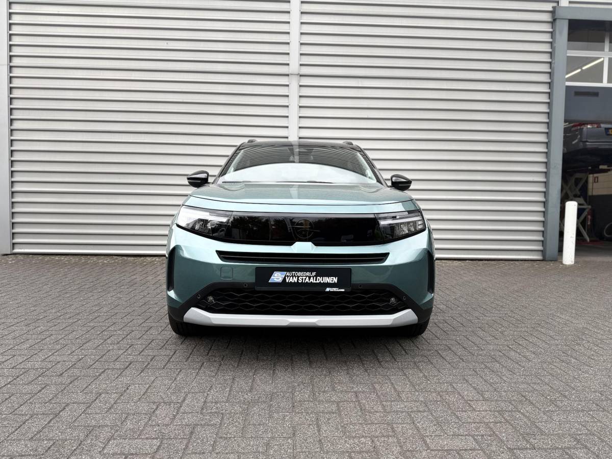 Opel Frontera Opel Frontera 1.2 Turbo Hybrid Ultimate 7p. NIEUWE AUTO!! | Stuurverwarming | Stoelverwarming | Draadloosopladen tel | PDC | Camera achter | Dodehoek detectie | Keyless entry | Keyless start | 7 Persoons auto!!
