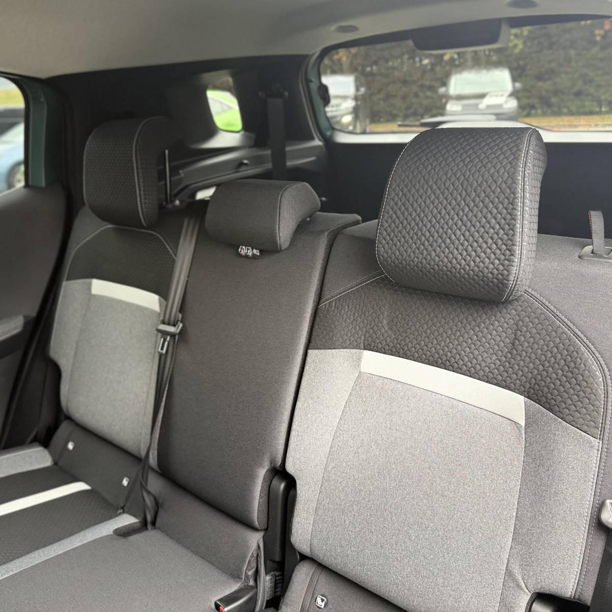 Opel Frontera Opel Frontera 1.2 Turbo Hybrid Ultimate 7p. NIEUWE AUTO!! | Stuurverwarming | Stoelverwarming | Draadloosopladen tel | PDC | Camera achter | Dodehoek detectie | Keyless entry | Keyless start | 7 Persoons auto!!