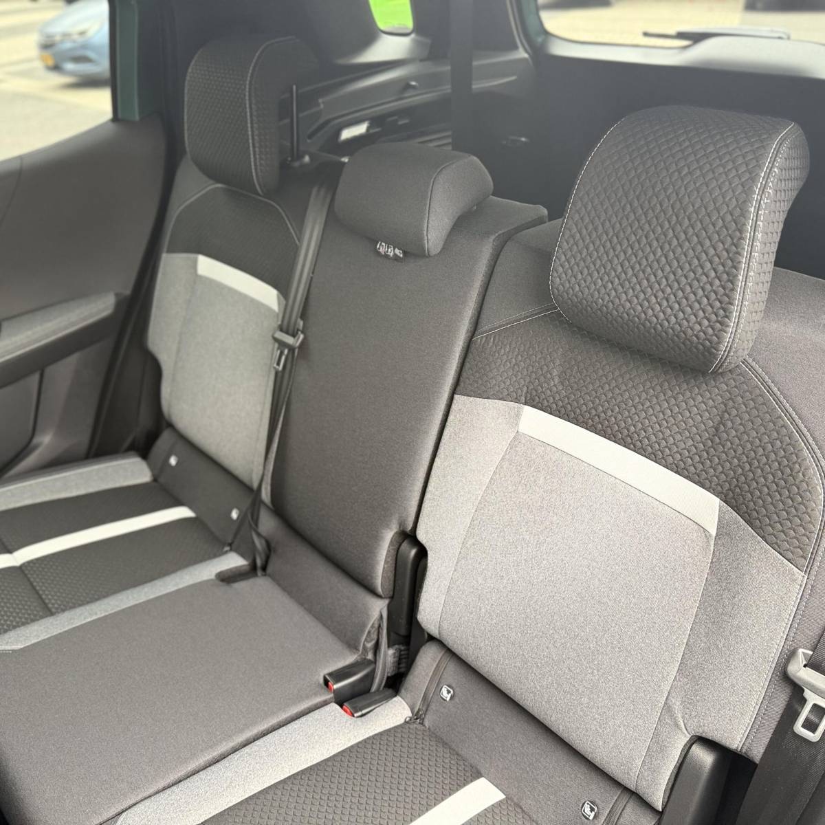 Opel Frontera Opel Frontera 1.2 Turbo Hybrid Ultimate 7p. NIEUWE AUTO!! | Stuurverwarming | Stoelverwarming | Draadloosopladen tel | PDC | Camera achter | Dodehoek detectie | Keyless entry | Keyless start | 7 Persoons auto!!
