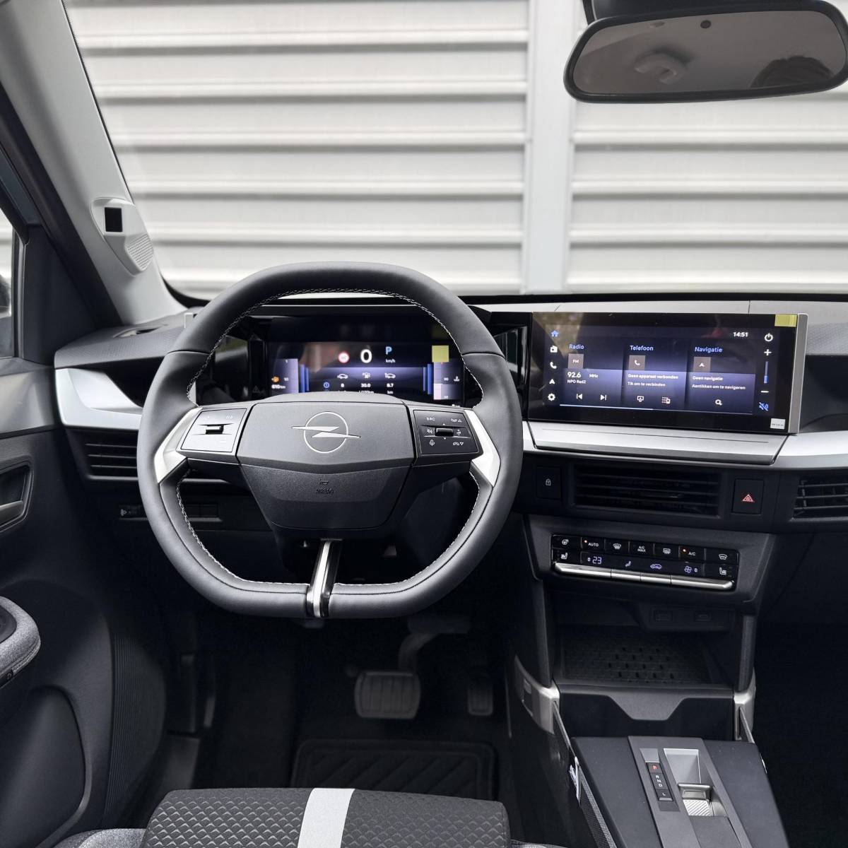Opel Frontera Opel Frontera 1.2 Turbo Hybrid Ultimate 7p. NIEUWE AUTO!! | Stuurverwarming | Stoelverwarming | Draadloosopladen tel | PDC | Camera achter | Dodehoek detectie | Keyless entry | Keyless start | 7 Persoons auto!!