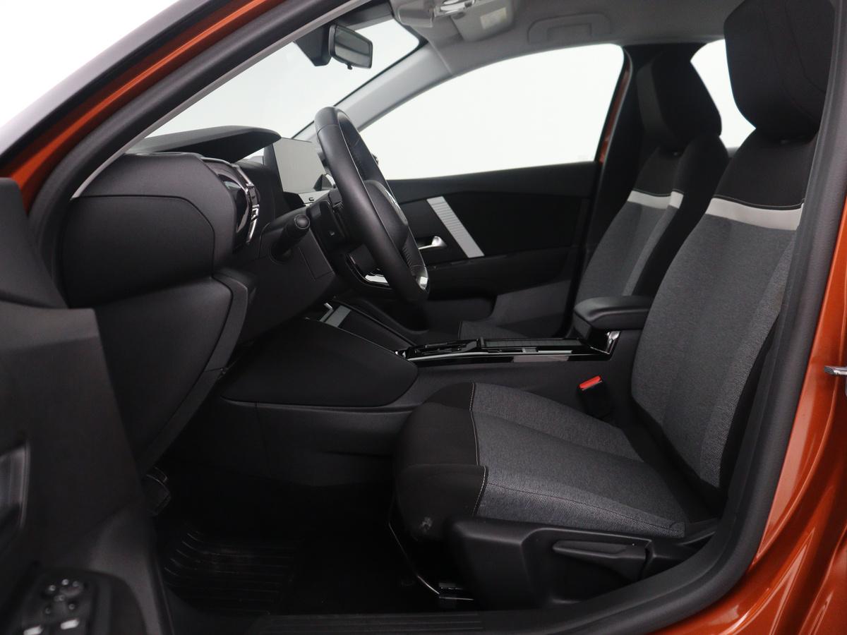 Citroën C4 Citroen C4 1.2 Puretech Feel | Cruise control | Navigatie | Camera |  Park assist | Carplay | Climate control | Trekhaak