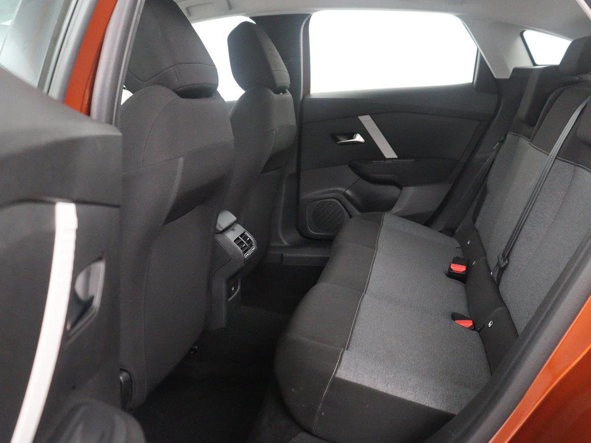 Citroën C4 Citroen C4 1.2 Puretech Feel | Cruise control | Navigatie | Camera |  Park assist | Carplay | Climate control | Trekhaak