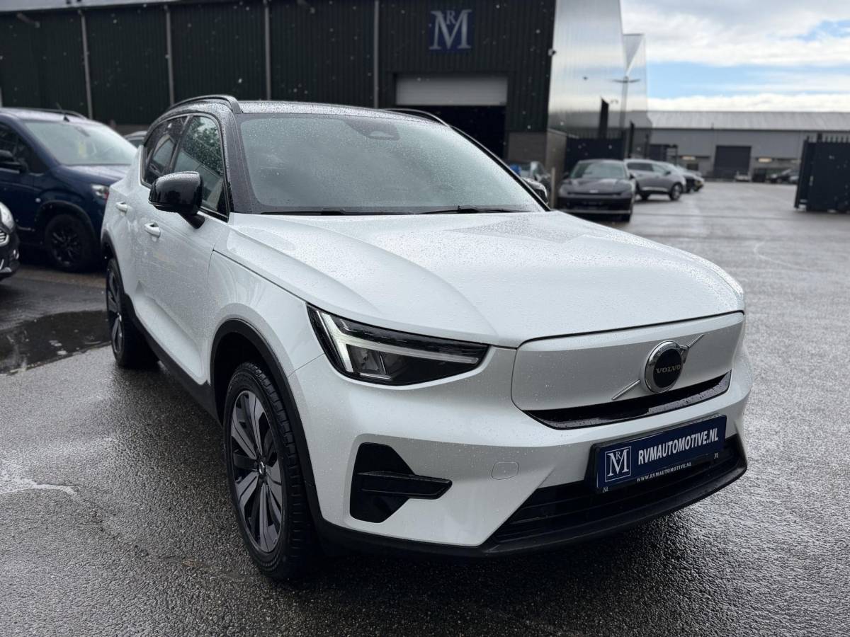 Volvo XC40 Volvo XC40 Single Motor Plus 69 kWh SOH 93% | ELEKTRISCHE KOFFERBAK | VOLVO DEALER ONDERHOUDEN | ADAPTIVE CRUISE CONTROL | STOEL- + STUURWIELVERWARMING | CAMERA | ALL-IN PRIJS INCL. 12 MND BOVAG GARANTIE