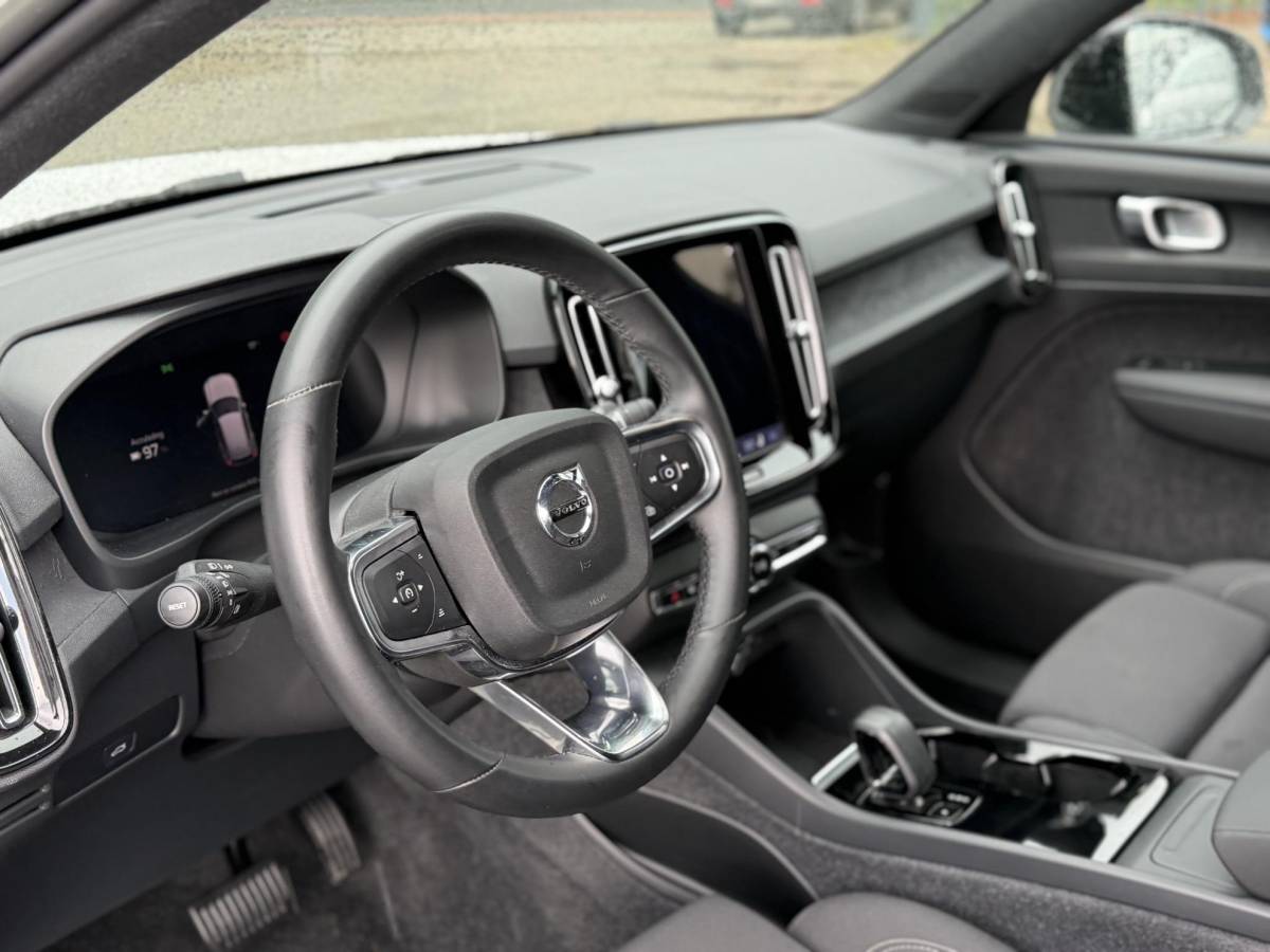 Volvo XC40 Volvo XC40 Single Motor Plus 69 kWh SOH 93% | ELEKTRISCHE KOFFERBAK | VOLVO DEALER ONDERHOUDEN | ADAPTIVE CRUISE CONTROL | STOEL- + STUURWIELVERWARMING | CAMERA | ALL-IN PRIJS INCL. 12 MND BOVAG GARANTIE