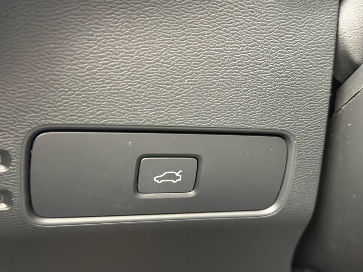 Volvo XC40 Volvo XC40 Single Motor Plus 69 kWh SOH 93% | ELEKTRISCHE KOFFERBAK | VOLVO DEALER ONDERHOUDEN | ADAPTIVE CRUISE CONTROL | STOEL- + STUURWIELVERWARMING | CAMERA | ALL-IN PRIJS INCL. 12 MND BOVAG GARANTIE