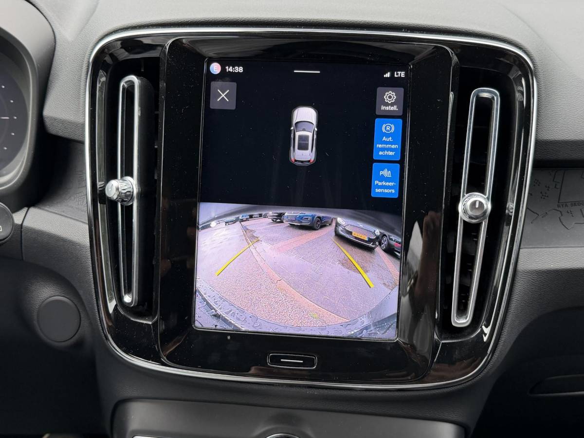 Volvo XC40 Volvo XC40 Single Motor Plus 69 kWh SOH 93% | ELEKTRISCHE KOFFERBAK | VOLVO DEALER ONDERHOUDEN | ADAPTIVE CRUISE CONTROL | STOEL- + STUURWIELVERWARMING | CAMERA | ALL-IN PRIJS INCL. 12 MND BOVAG GARANTIE