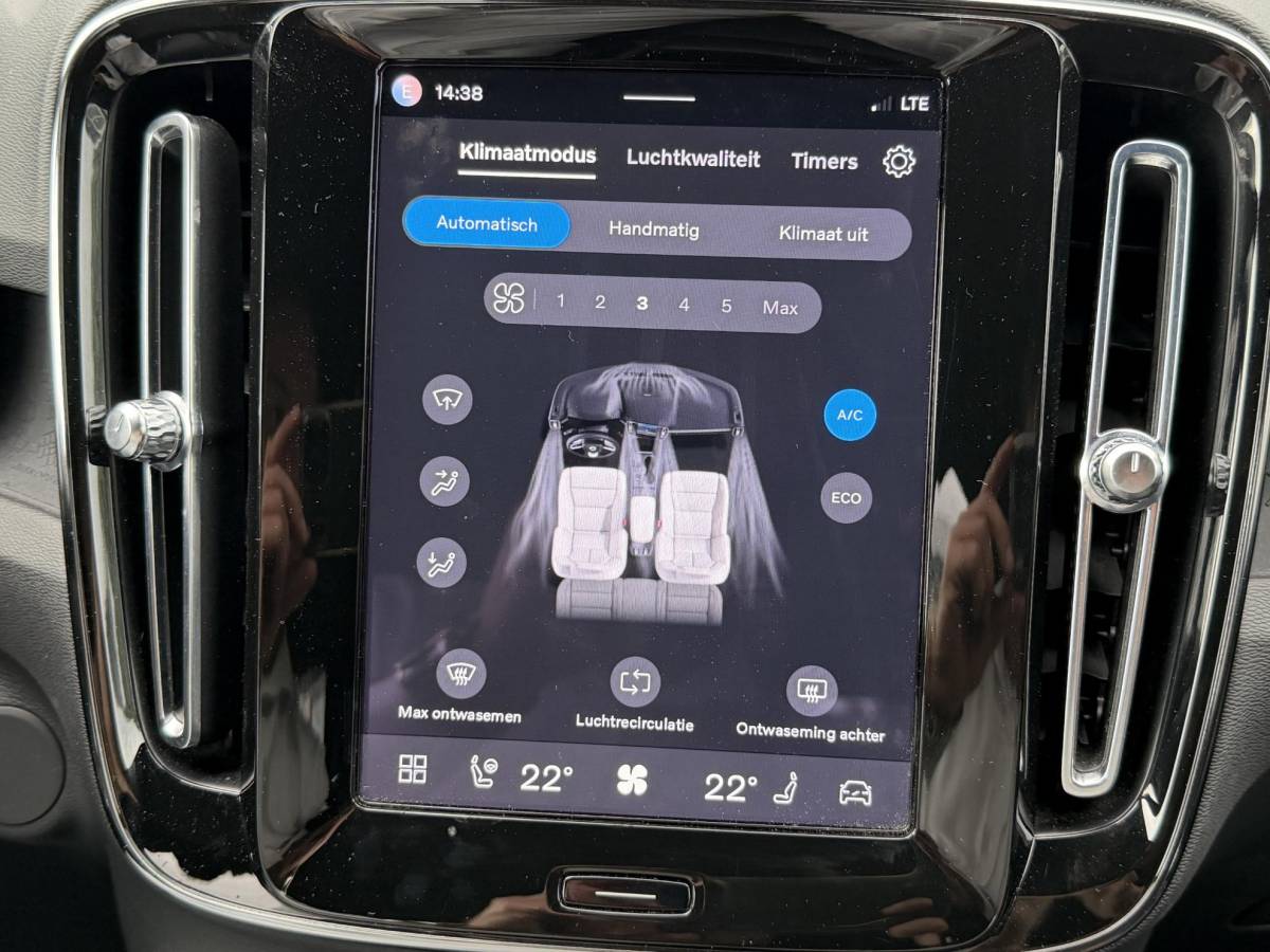 Volvo XC40 Volvo XC40 Single Motor Plus 69 kWh SOH 93% | ELEKTRISCHE KOFFERBAK | VOLVO DEALER ONDERHOUDEN | ADAPTIVE CRUISE CONTROL | STOEL- + STUURWIELVERWARMING | CAMERA | ALL-IN PRIJS INCL. 12 MND BOVAG GARANTIE
