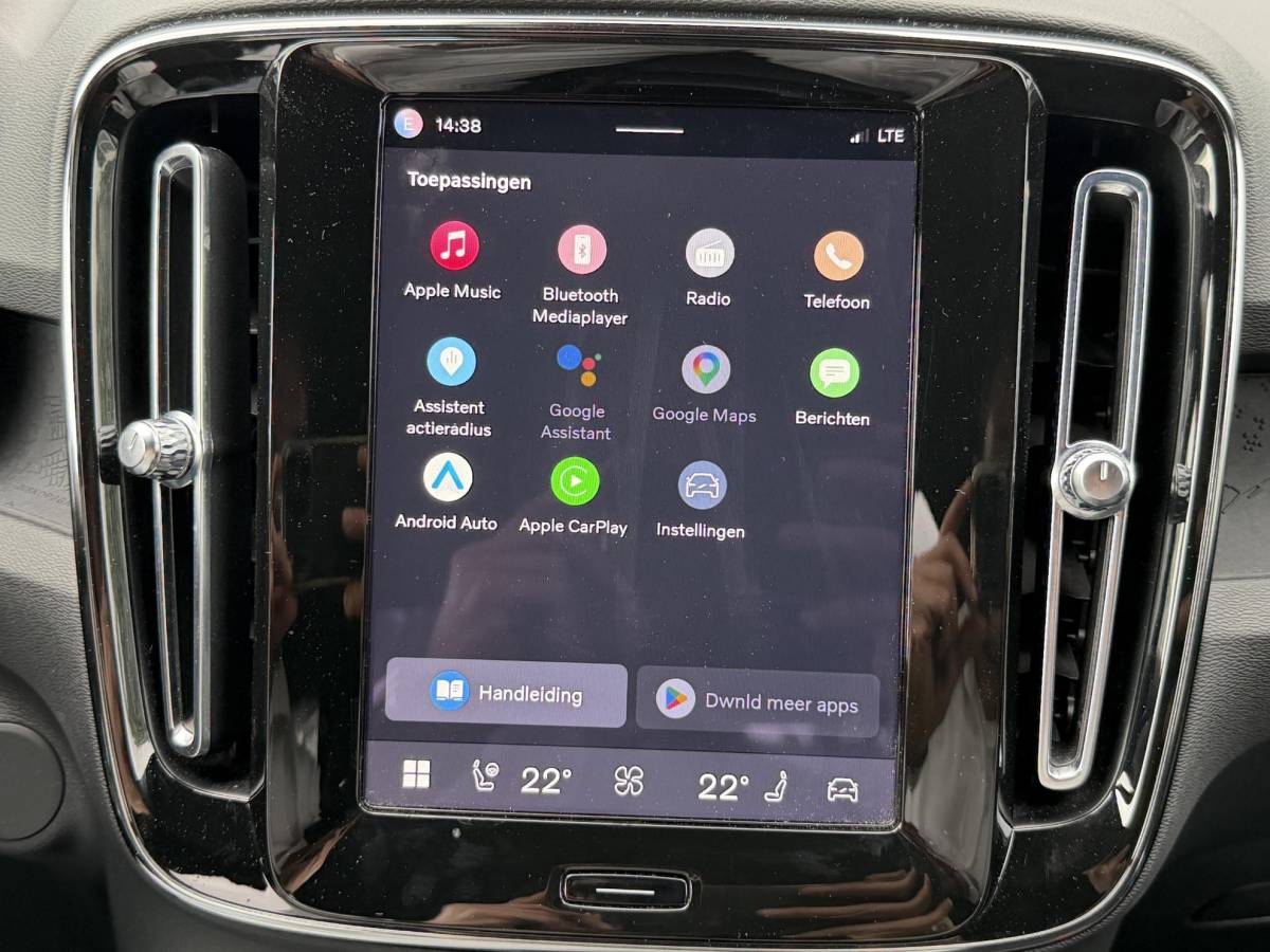 Volvo XC40 Volvo XC40 Single Motor Plus 69 kWh SOH 93% | ELEKTRISCHE KOFFERBAK | VOLVO DEALER ONDERHOUDEN | ADAPTIVE CRUISE CONTROL | STOEL- + STUURWIELVERWARMING | CAMERA | ALL-IN PRIJS INCL. 12 MND BOVAG GARANTIE